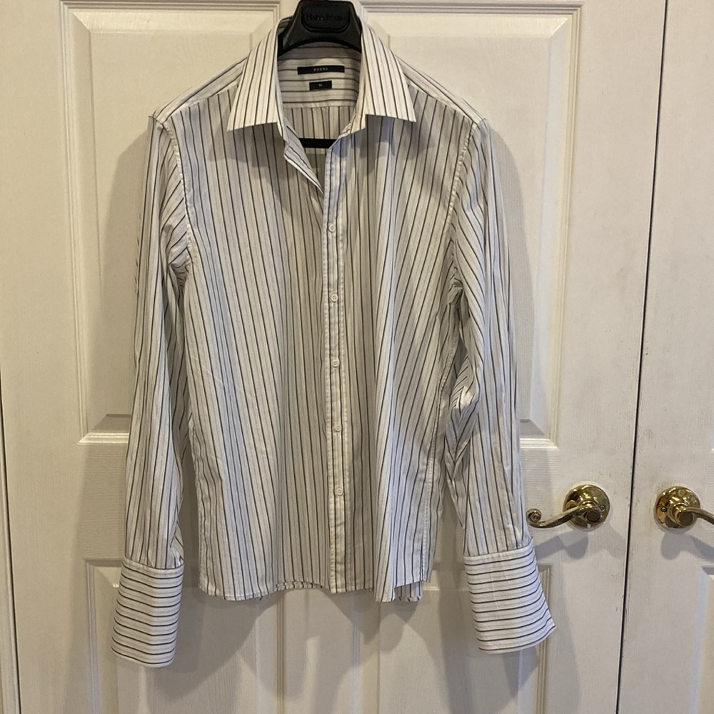 Gucci dress shirt with French cuffs. Size 17 (43). 100% cotton. Made in Italy.